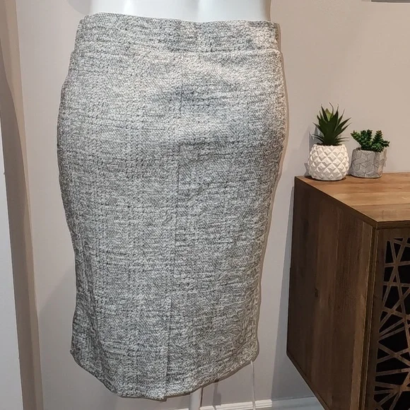 Torrid - Midi Studio Double Knit Pencil Skirt in Heather Grey​​​​​​​ - Picture 4 of 10